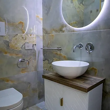 Bed & Breakfast Dreams & Colors